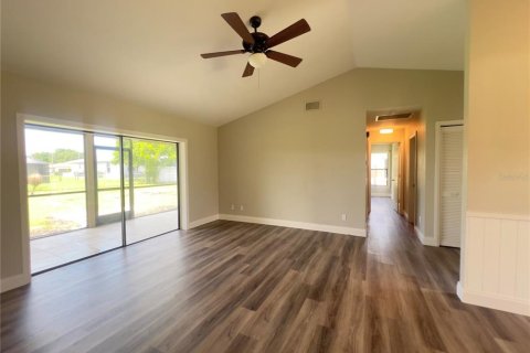 House in Cape Coral, Florida 2 bedrooms, 114.18 sq.m. № 1819610 - photo 8