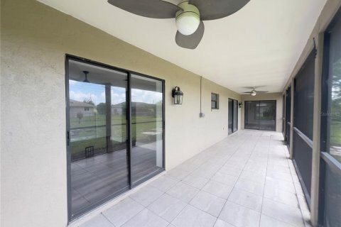 House in Cape Coral, Florida 2 bedrooms, 114.18 sq.m. № 1819610 - photo 18