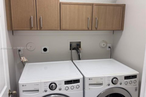 Casa en venta en Weston, Florida, 5 dormitorios, 229.1 m2 № 2388427 - foto 18