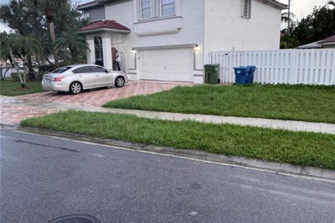 Casa en venta en Weston, Florida, 5 dormitorios, 229.1 m2 № 2388427 - foto 3