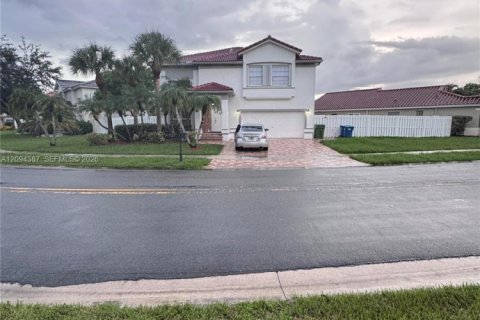 Casa en venta en Weston, Florida, 5 dormitorios, 229.1 m2 № 2388427 - foto 2