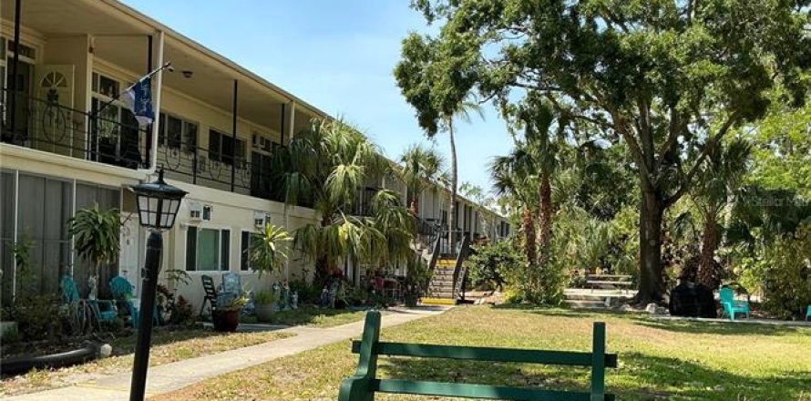 Condo in Kenneth City, Florida, 1 bedroom № 1682951