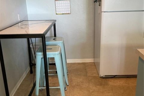 Condo in Kenneth City, Florida, 1 bedroom  № 1682951 - photo 12