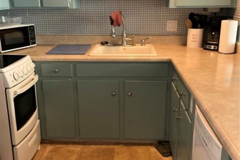 Condo in Kenneth City, Florida, 1 bedroom  № 1682951 - photo 13