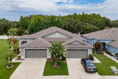 Villa ou maison à vendre à Wesley Chapel, Floride: 2 chambres, 135.17 m2 № 2216106 - photo 2