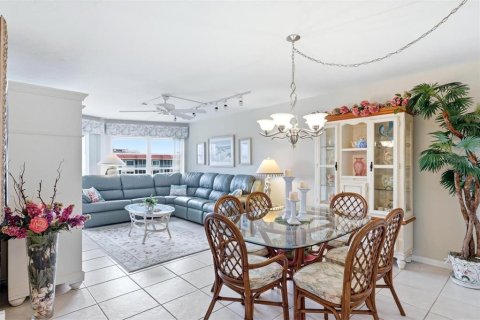 Condo in Sarasota, Florida, 2 bedrooms № 2156193 - photo 10