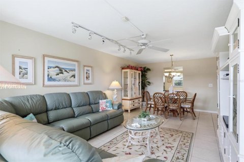 Condo in Sarasota, Florida, 2 bedrooms № 2156193 - photo 7