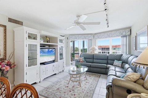Condo in Sarasota, Florida, 2 bedrooms № 2156193 - photo 6