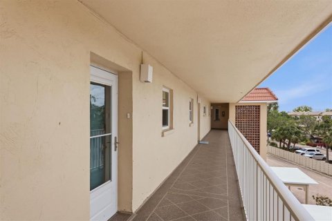 Condo in Sarasota, Florida, 2 bedrooms № 2156193 - photo 3