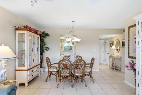 Condo in Sarasota, Florida, 2 bedrooms № 2156193 - photo 9