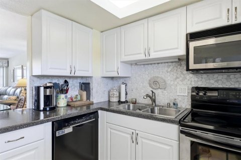 Condo in Sarasota, Florida, 2 bedrooms № 2156193 - photo 16