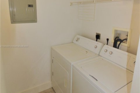 Condo in Sunny Isles Beach, Florida, 2 bedrooms  № 1978367 - photo 12