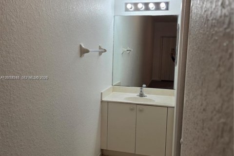 Снять в аренду таунхаус в Норт-Лодердейл, Флорида 2 спальни, 113.71м2, № 2076522 - фото 11