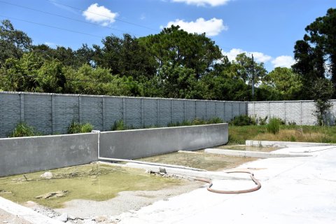 Commercial property in Port St. Lucie, Florida № 2393235 - photo 24