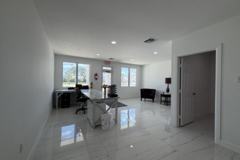 Commercial property in Port St. Lucie, Florida № 2393235 - photo 15