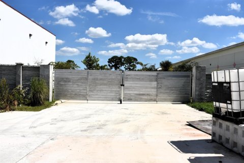 Commercial property in Port St. Lucie, Florida № 2393235 - photo 26