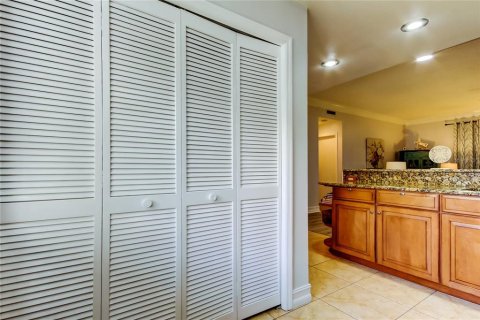 Condo in Palm Harbor, Florida, 2 bedrooms  № 1559214 - photo 13