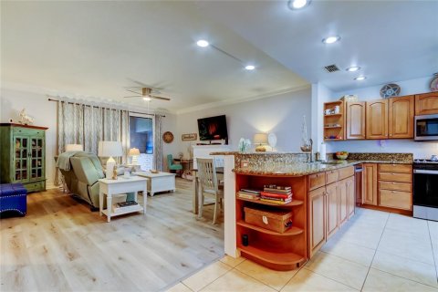 Condo in Palm Harbor, Florida, 2 bedrooms  № 1559214 - photo 4