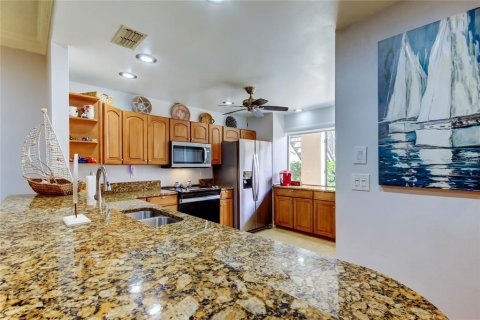 Condo in Palm Harbor, Florida, 2 bedrooms  № 1559214 - photo 8
