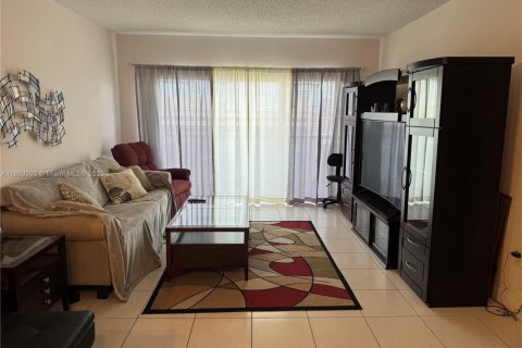 Купить кондоминиум в Халландейл-Бич, Флорида 1 спальня, 80.82м2, № 1939320 - фото 4