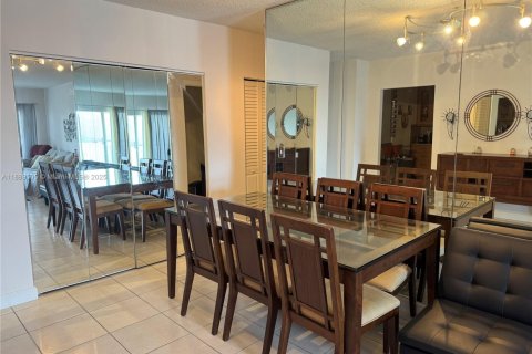 Купить кондоминиум в Халландейл-Бич, Флорида 1 спальня, 80.82м2, № 1939320 - фото 6