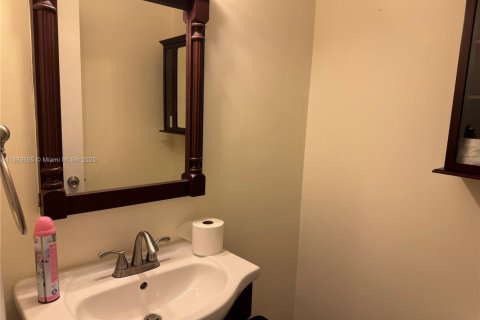 Купить кондоминиум в Халландейл-Бич, Флорида 1 спальня, 80.82м2, № 1939320 - фото 11