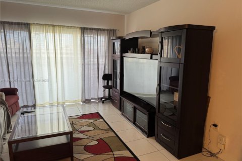 Купить кондоминиум в Халландейл-Бич, Флорида 1 спальня, 80.82м2, № 1939320 - фото 5