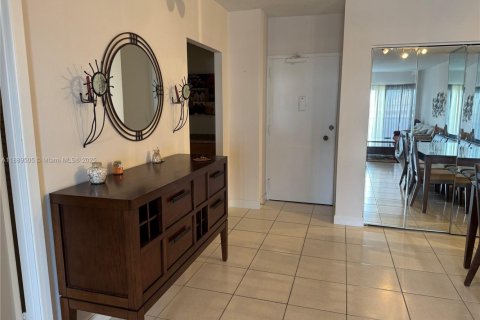 Купить кондоминиум в Халландейл-Бич, Флорида 1 спальня, 80.82м2, № 1939320 - фото 13