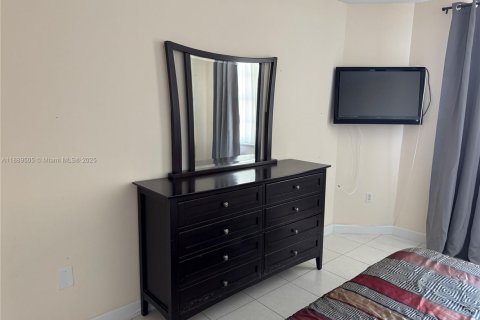 Купить кондоминиум в Халландейл-Бич, Флорида 1 спальня, 80.82м2, № 1939320 - фото 9