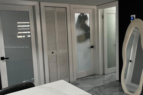 Casa en venta en Hialeah, Florida, 3 dormitorios, 94.39 m2 № 1889198 - foto 8