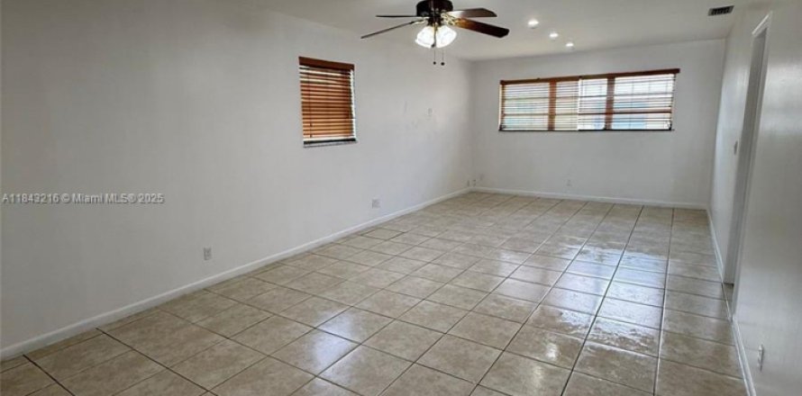 Condo à Hollywood, Floride, 2 chambres № 1836312