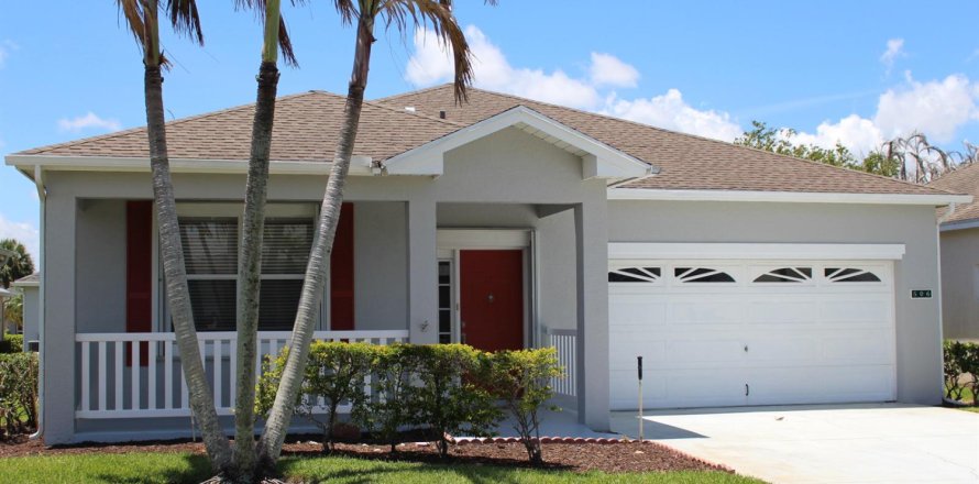House in Port St. Lucie, Florida 2 bedrooms, 147.71 sq.m. № 2084038