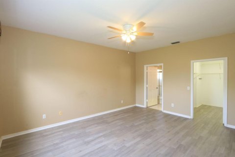 House in Port St. Lucie, Florida 2 bedrooms, 147.71 sq.m. № 2084038 - photo 8