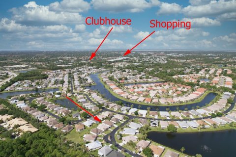 House in Port St. Lucie, Florida 2 bedrooms, 147.71 sq.m. № 2084038 - photo 2