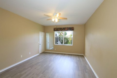 House in Port St. Lucie, Florida 2 bedrooms, 147.71 sq.m. № 2084038 - photo 9