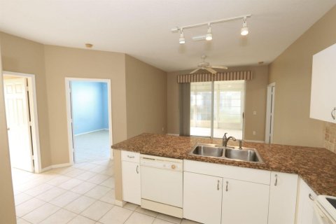 House in Port St. Lucie, Florida 2 bedrooms, 147.71 sq.m. № 2084038 - photo 24