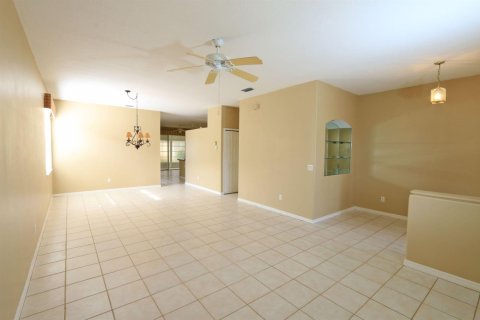 House in Port St. Lucie, Florida 2 bedrooms, 147.71 sq.m. № 2084038 - photo 4