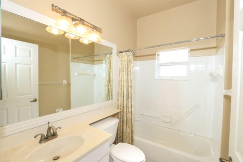 House in Port St. Lucie, Florida 2 bedrooms, 147.71 sq.m. № 2084038 - photo 27