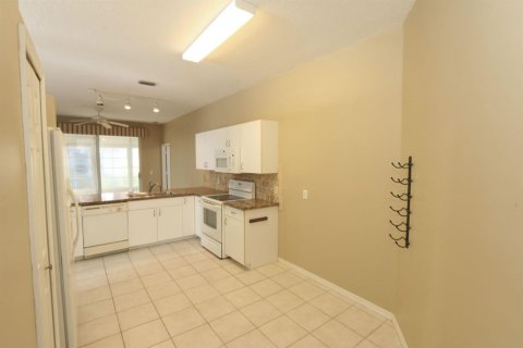 House in Port St. Lucie, Florida 2 bedrooms, 147.71 sq.m. № 2084038 - photo 22