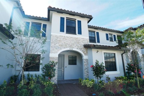Touwnhouse à vendre à Homestead, Floride: 3 chambres, 138.24 m2 № 2089512 - photo 2