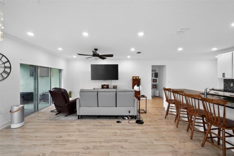 House in Wesley Chapel, Florida 3 bedrooms, 172.61 sq.m. № 2102705 - photo 9