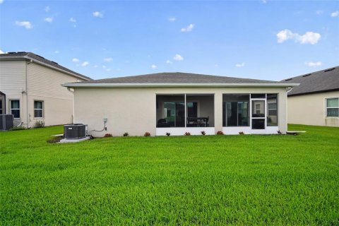 House in Wesley Chapel, Florida 3 bedrooms, 172.61 sq.m. № 2102705 - photo 3