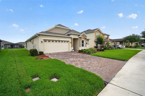 House in Wesley Chapel, Florida 3 bedrooms, 172.61 sq.m. № 2102705 - photo 2