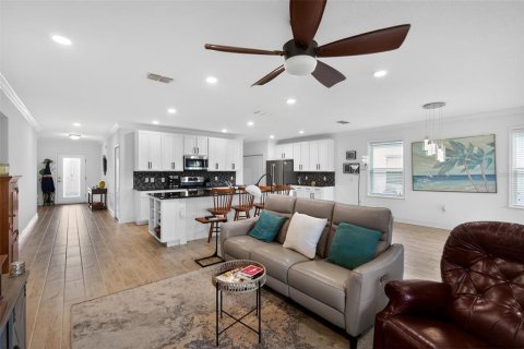 House in Wesley Chapel, Florida 3 bedrooms, 172.61 sq.m. № 2102705 - photo 10