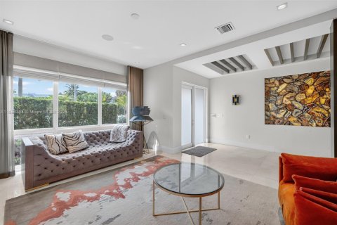 House in Fort Lauderdale, Florida 4 bedrooms, 397.06 sq.m. № 1893130 - photo 6