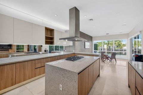 House in Fort Lauderdale, Florida 4 bedrooms, 397.06 sq.m. № 1893130 - photo 12