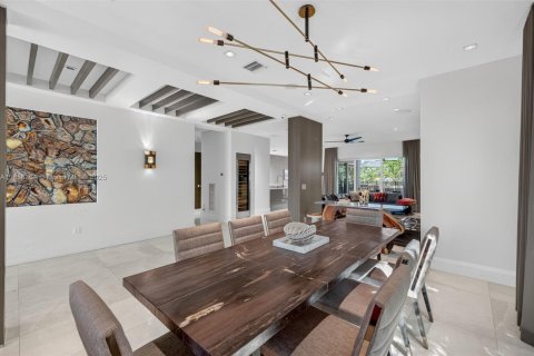 House in Fort Lauderdale, Florida 4 bedrooms, 397.06 sq.m. № 1893130 - photo 7