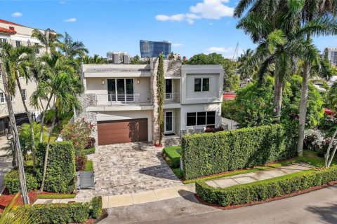 House in Fort Lauderdale, Florida 4 bedrooms, 397.06 sq.m. № 1893130 - photo 1
