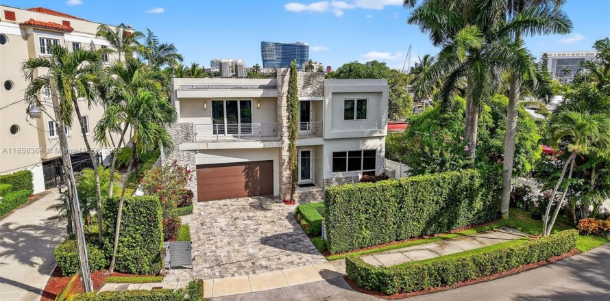 House in Fort Lauderdale, Florida 4 bedrooms, 397.06 sq.m. № 1893130