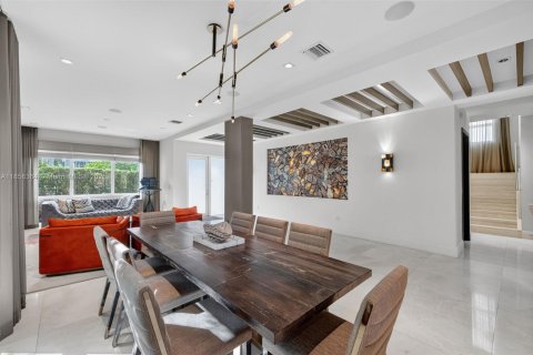 House in Fort Lauderdale, Florida 4 bedrooms, 397.06 sq.m. № 1893130 - photo 9
